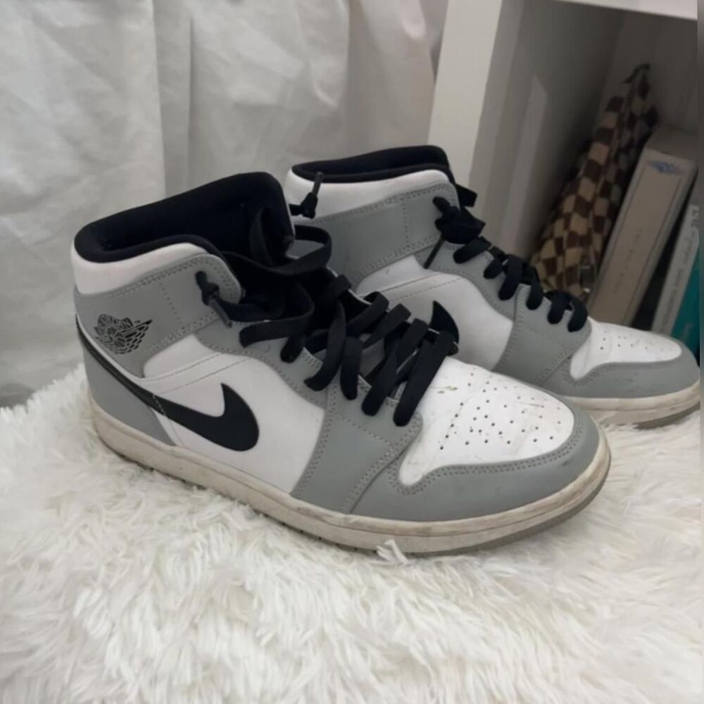 NIKE AIR JORDAN Men's Black White Smoke Grey Hightop Sneakers Sz 8 Tennis Shoes
